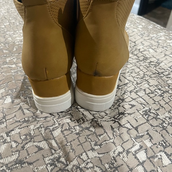Wedge sneakers great condition - Picture 2 of 3